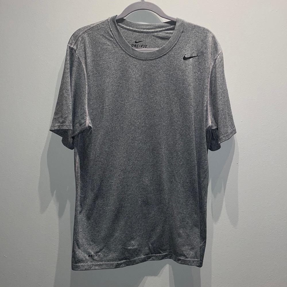 Nike dry fit gray T-shirt. Mens large. Good condition.